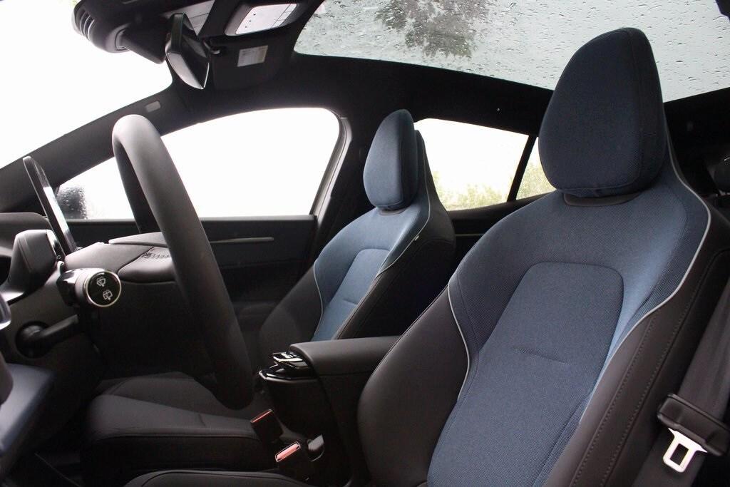 new 2025 Volvo EX30 car