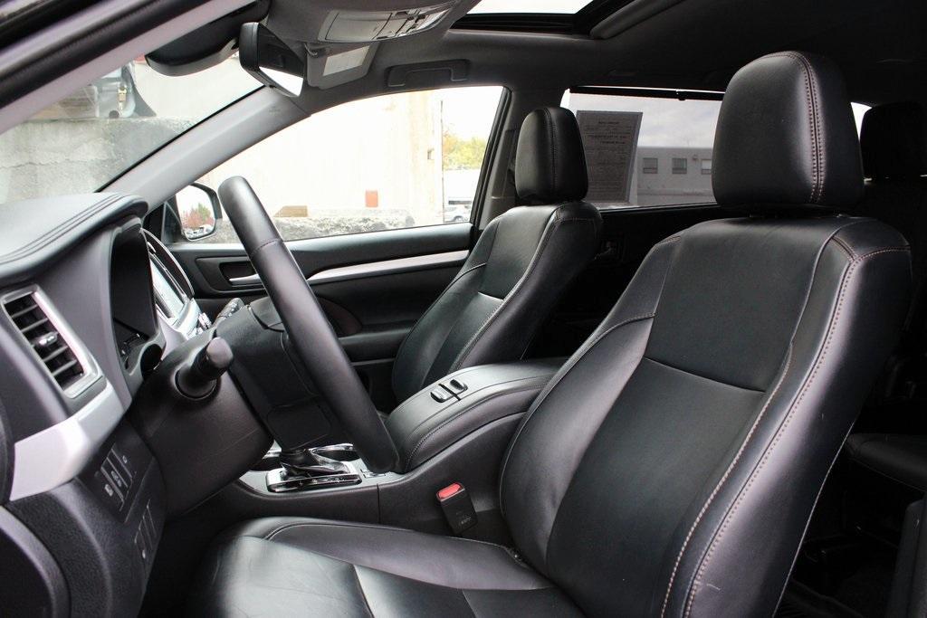 used 2019 Toyota Highlander car, priced at $24,477