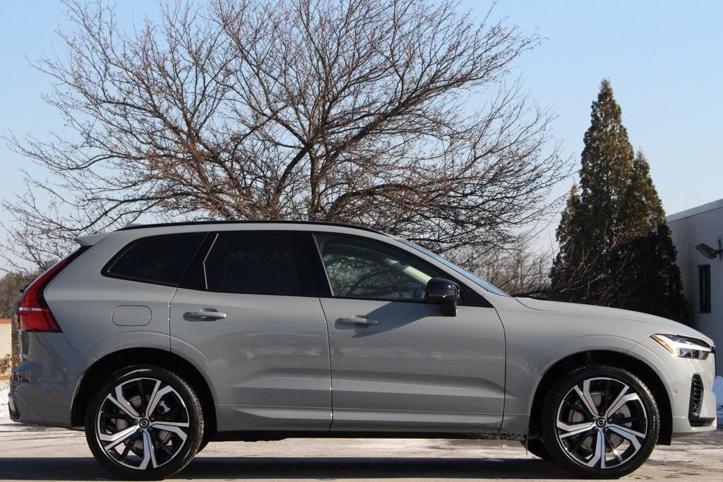 new 2025 Volvo XC60 Plug-In Hybrid car