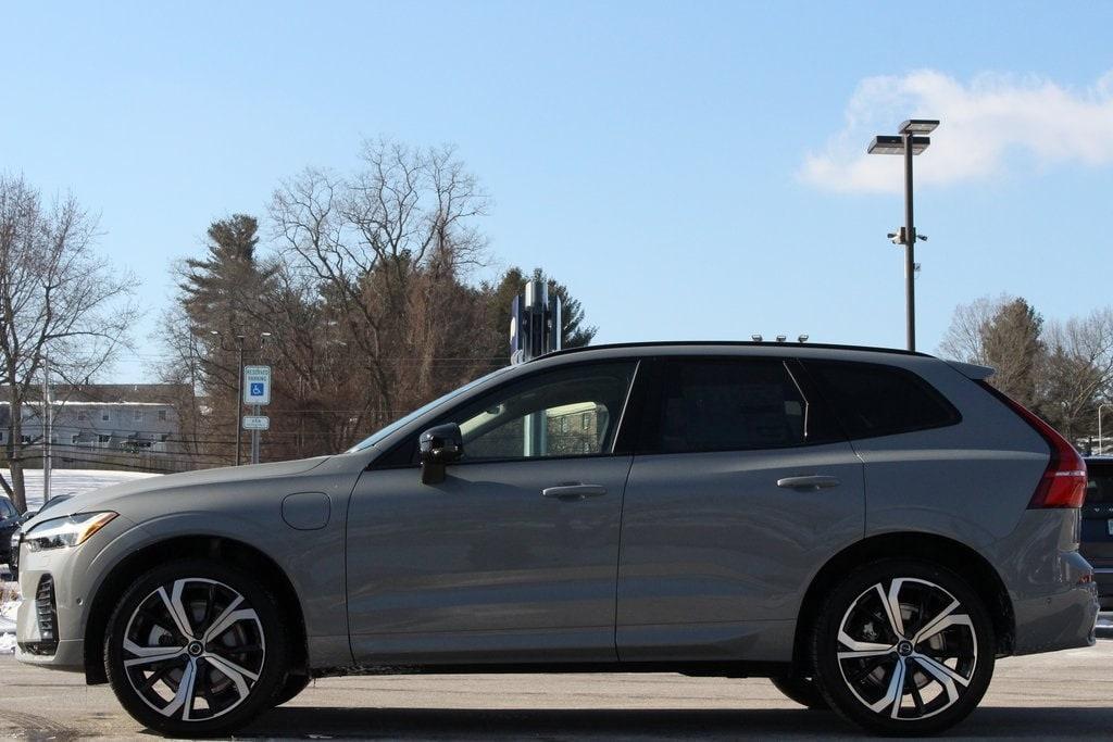 new 2025 Volvo XC60 Plug-In Hybrid car