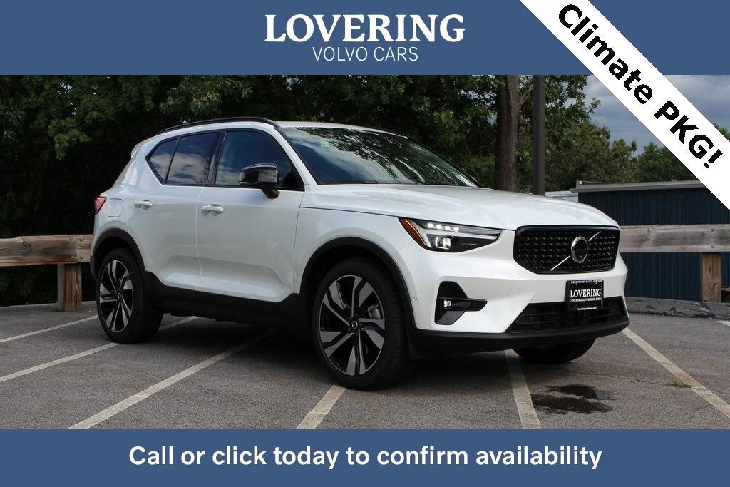 new 2025 Volvo XC40 car