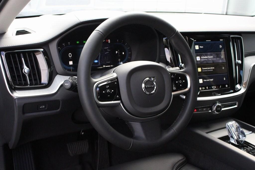 new 2025 Volvo V60 Cross Country car