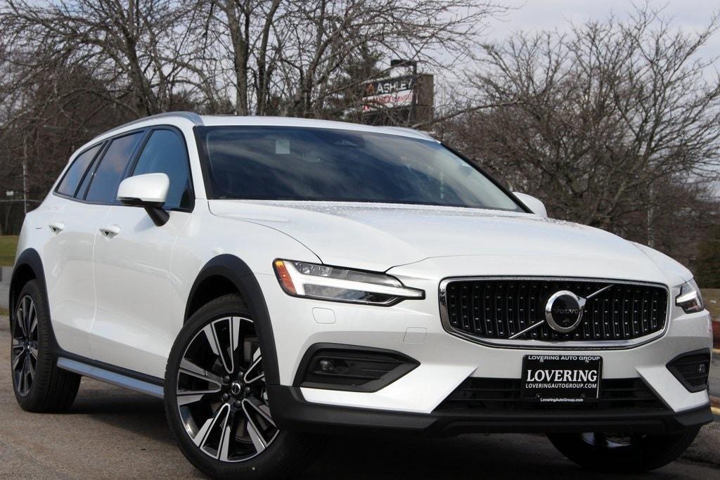 new 2025 Volvo V60 Cross Country car