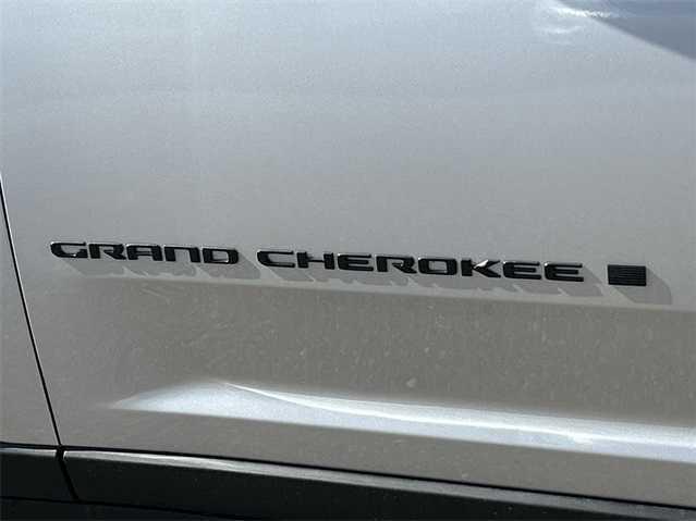 new 2024 Jeep Grand Cherokee car, priced at $42,877