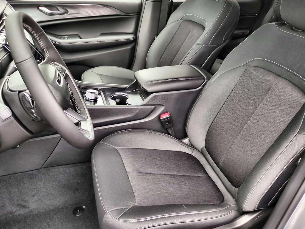 new 2025 Jeep Grand Cherokee car, priced at $34,067