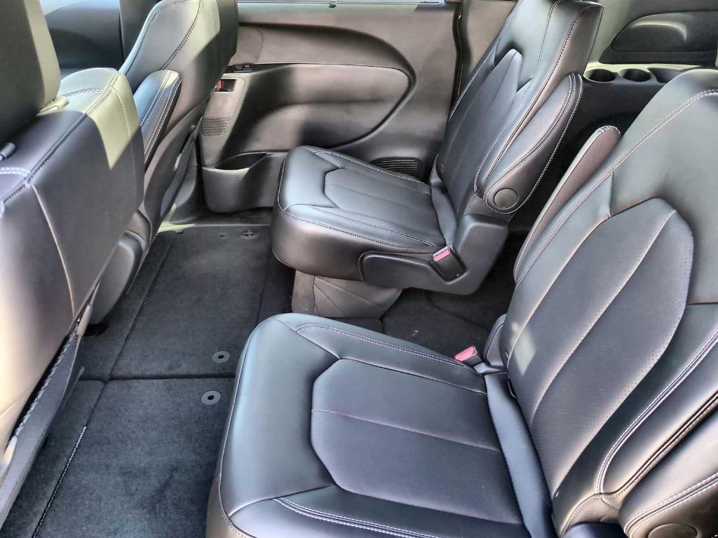 new 2025 Chrysler Pacifica car, priced at $39,583