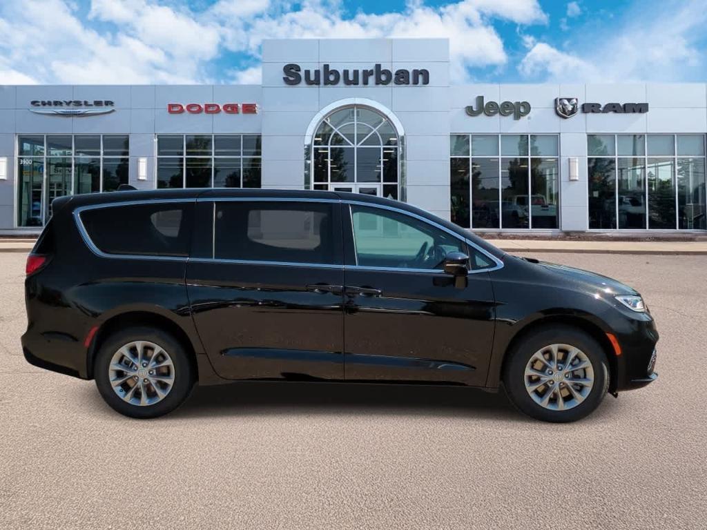 new 2025 Chrysler Pacifica car, priced at $39,583
