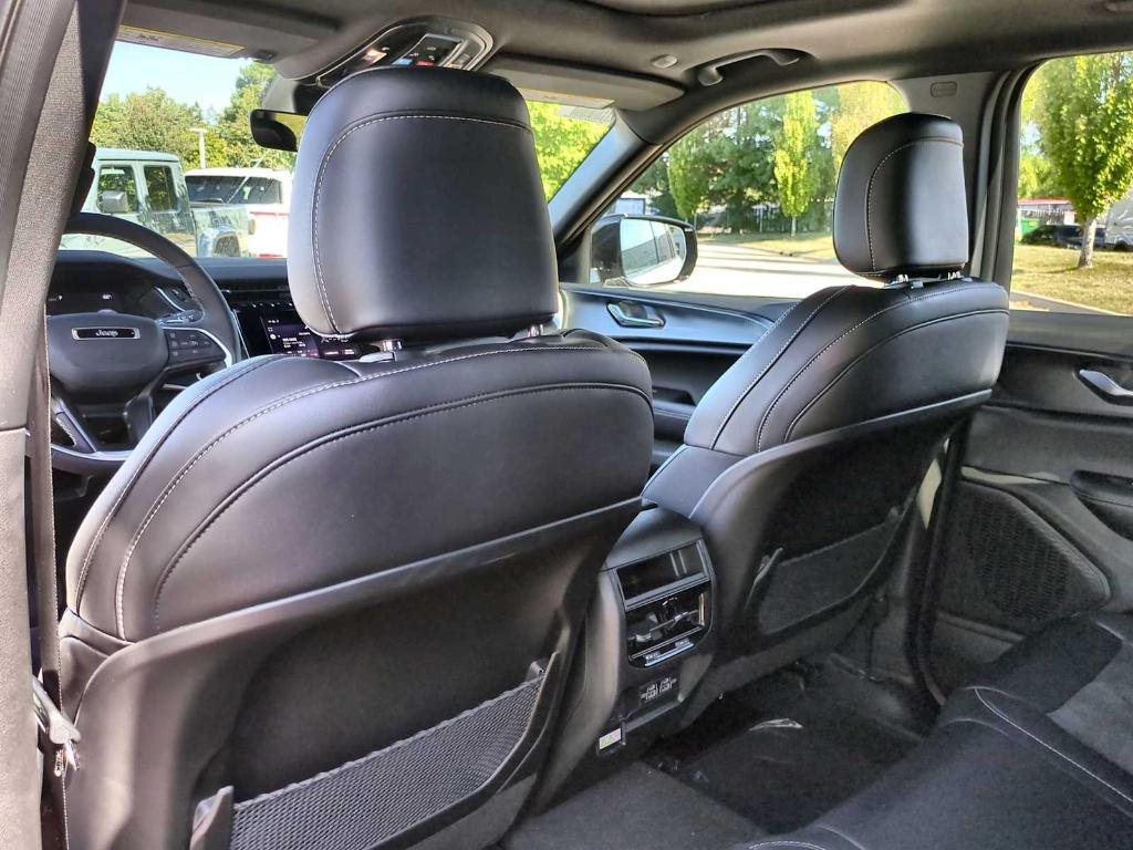 new 2025 Jeep Grand Cherokee car, priced at $36,151