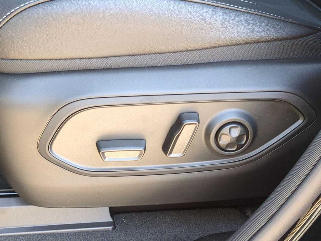 new 2025 Jeep Grand Cherokee car, priced at $39,351