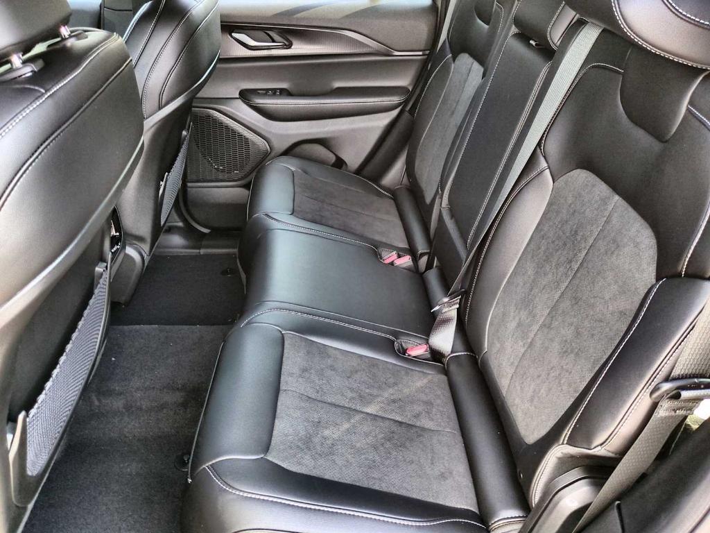 new 2025 Jeep Grand Cherokee car, priced at $39,351