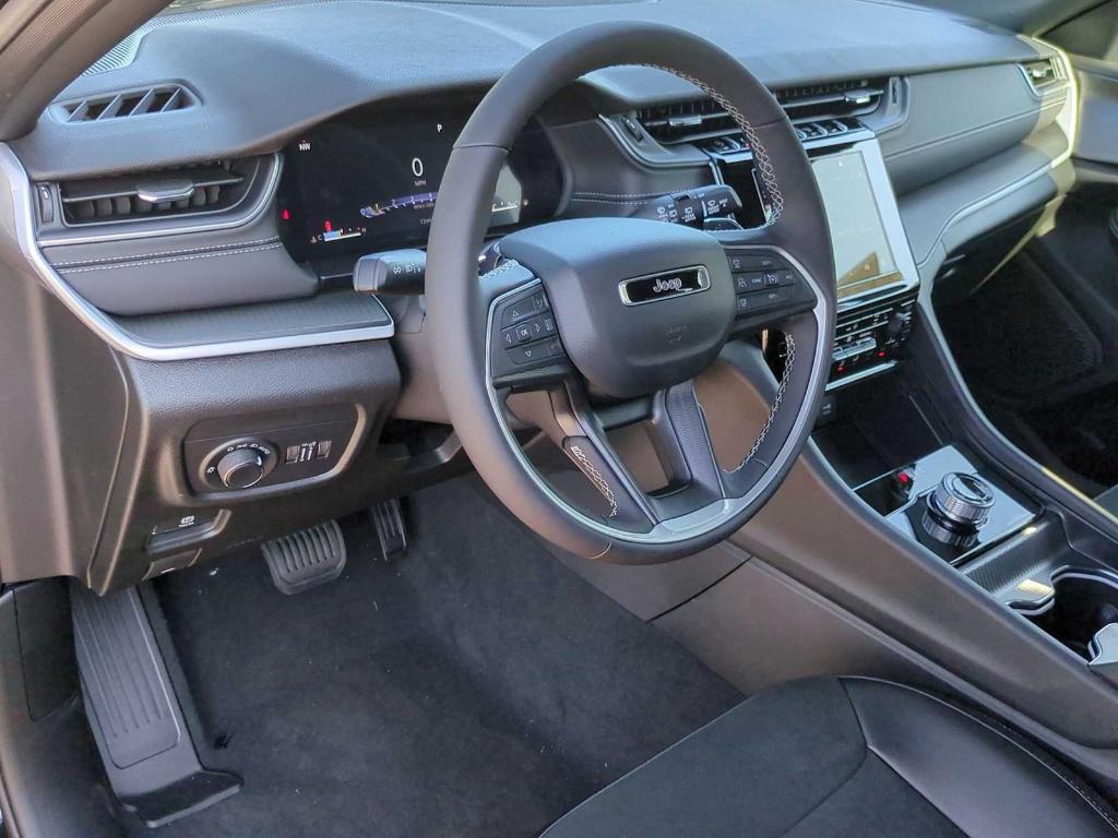 new 2025 Jeep Grand Cherokee car, priced at $39,351