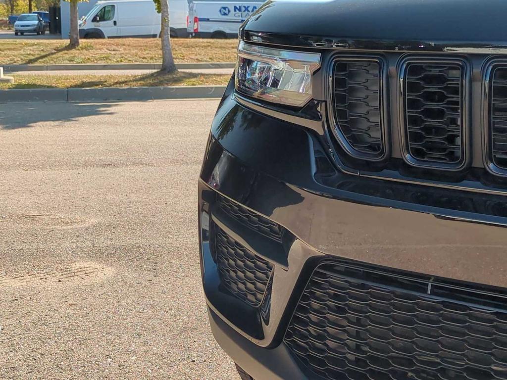 new 2025 Jeep Grand Cherokee car, priced at $39,351