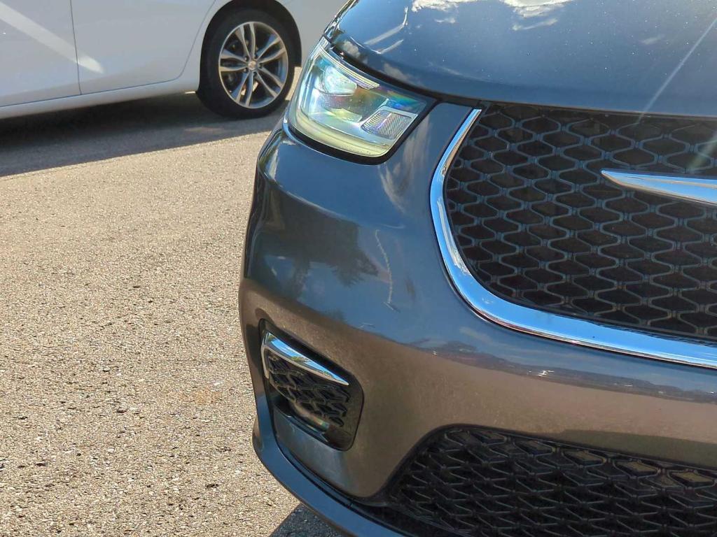 used 2021 Chrysler Pacifica Hybrid car, priced at $24,990
