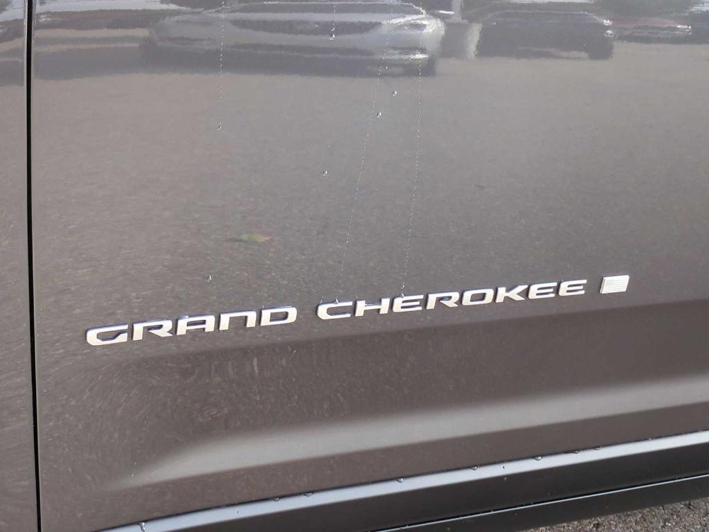 new 2025 Jeep Grand Cherokee car, priced at $33,544