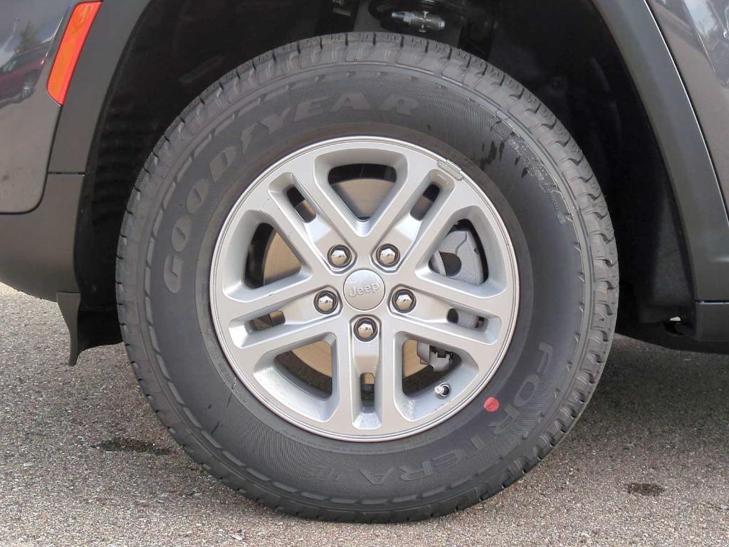 new 2025 Jeep Grand Cherokee car, priced at $33,544