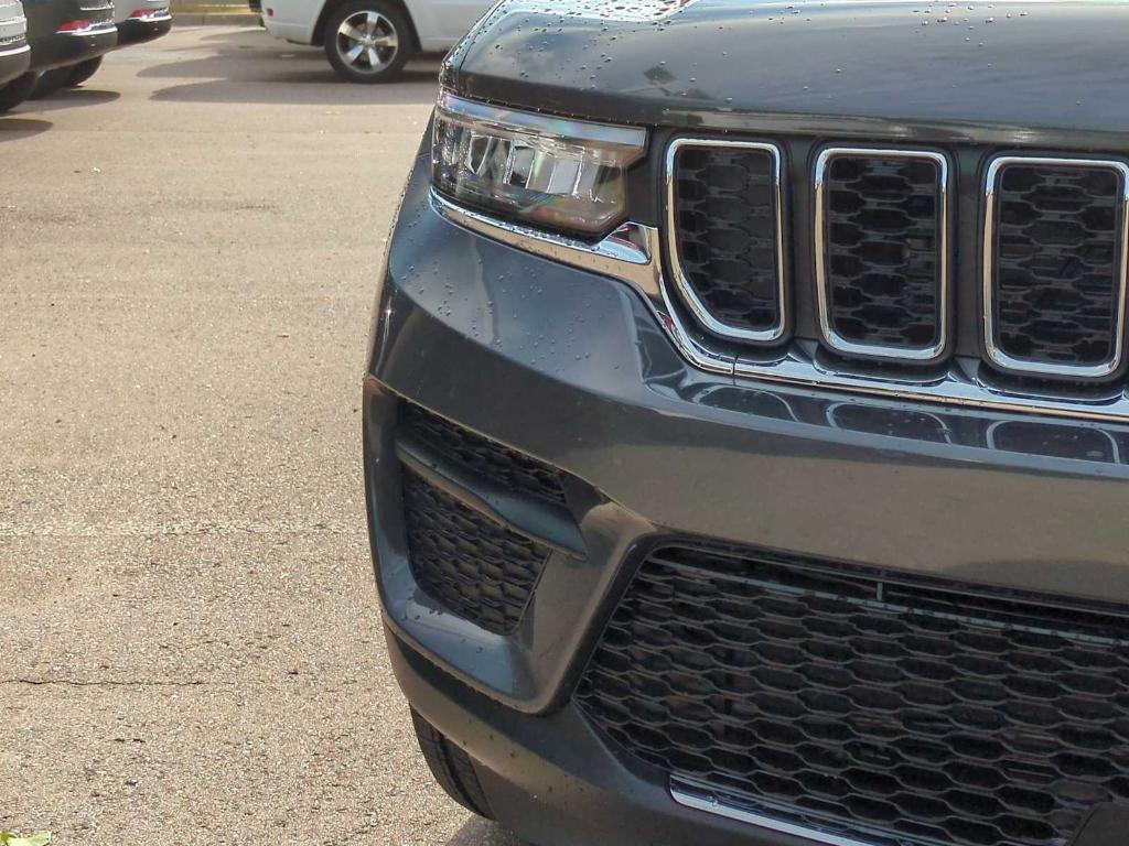 new 2025 Jeep Grand Cherokee car, priced at $33,544