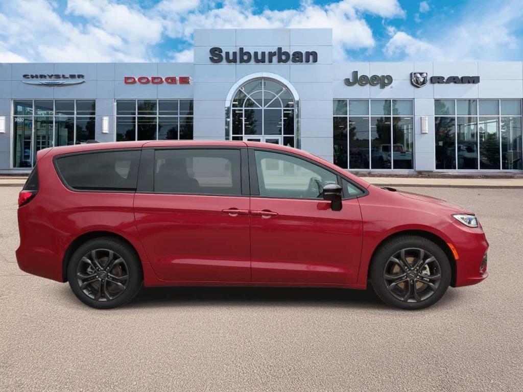 new 2026 Chrysler Pacifica car, priced at $38,084