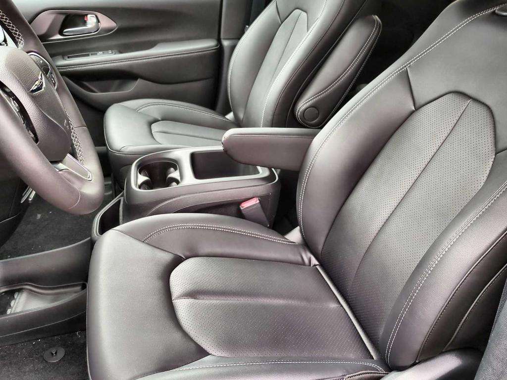 new 2026 Chrysler Pacifica car, priced at $38,084