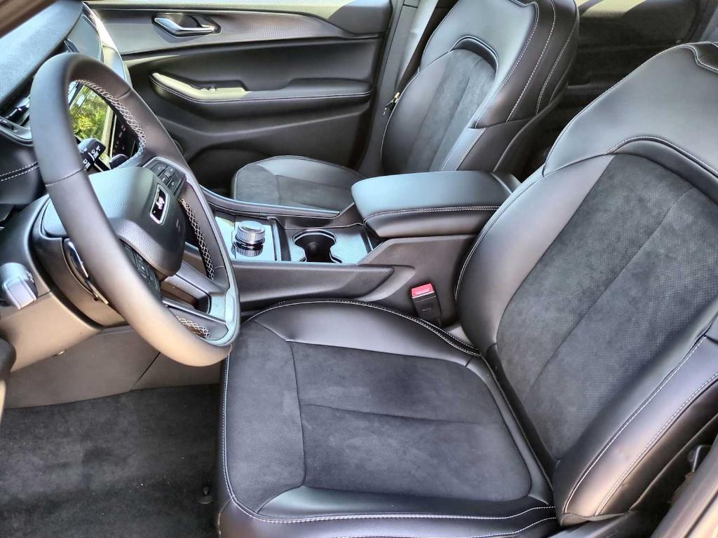 new 2025 Jeep Grand Cherokee car, priced at $36,660