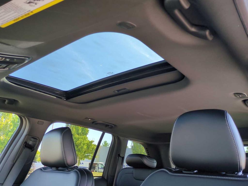 new 2025 Jeep Grand Cherokee car, priced at $36,660