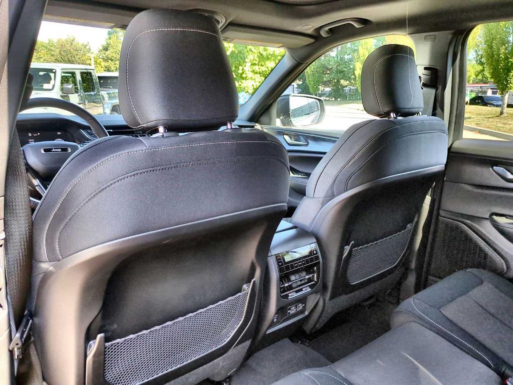 new 2025 Jeep Grand Cherokee L car, priced at $38,076