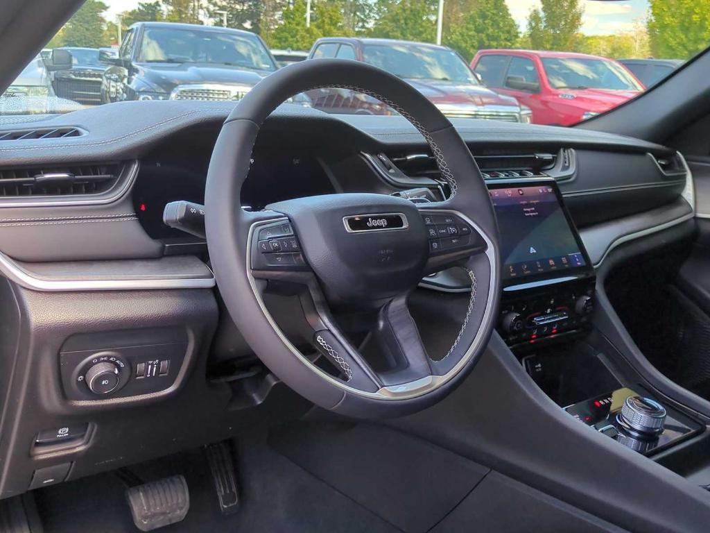 used 2024 Jeep Grand Cherokee car, priced at $35,870