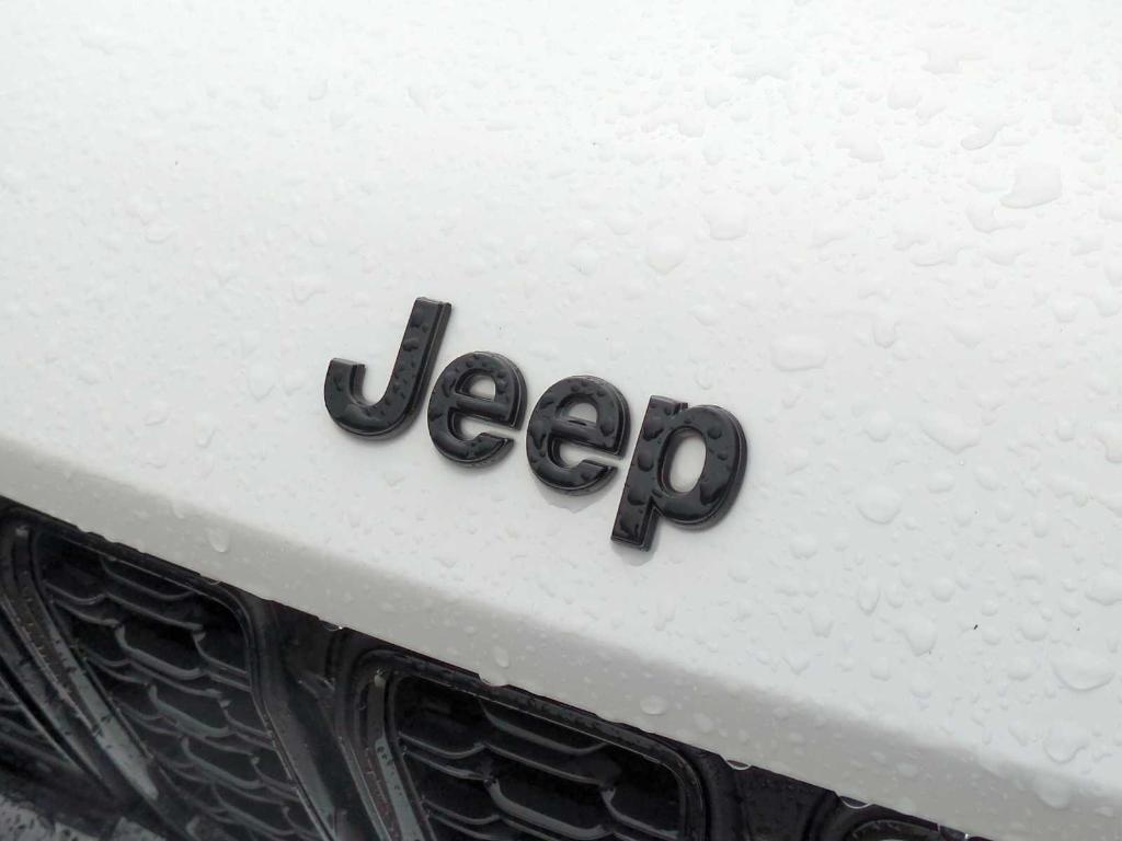 used 2024 Jeep Grand Cherokee car, priced at $27,990