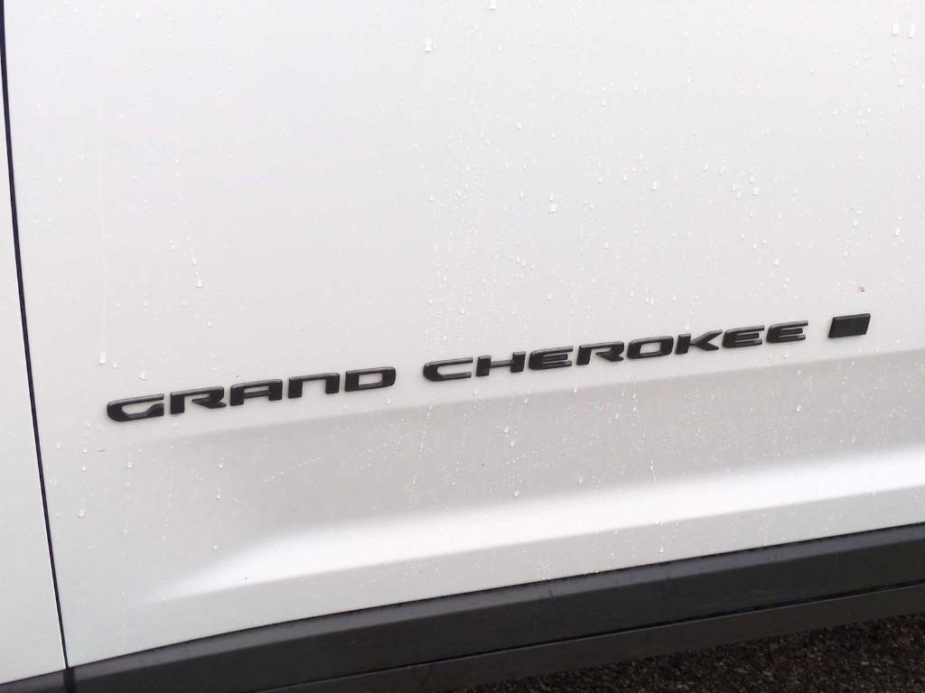 used 2024 Jeep Grand Cherokee car, priced at $27,990