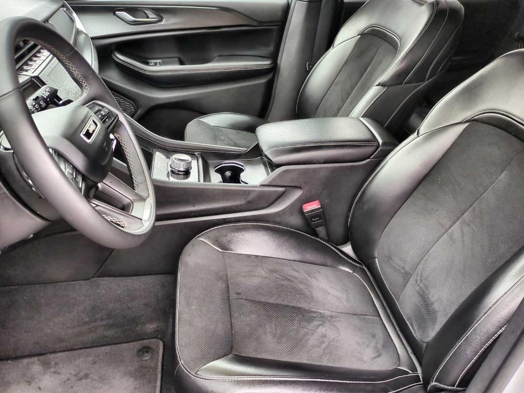 used 2024 Jeep Grand Cherokee car, priced at $27,990