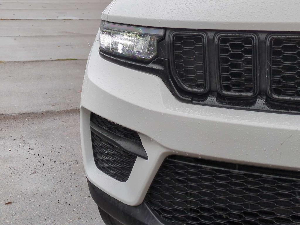used 2024 Jeep Grand Cherokee car, priced at $27,990
