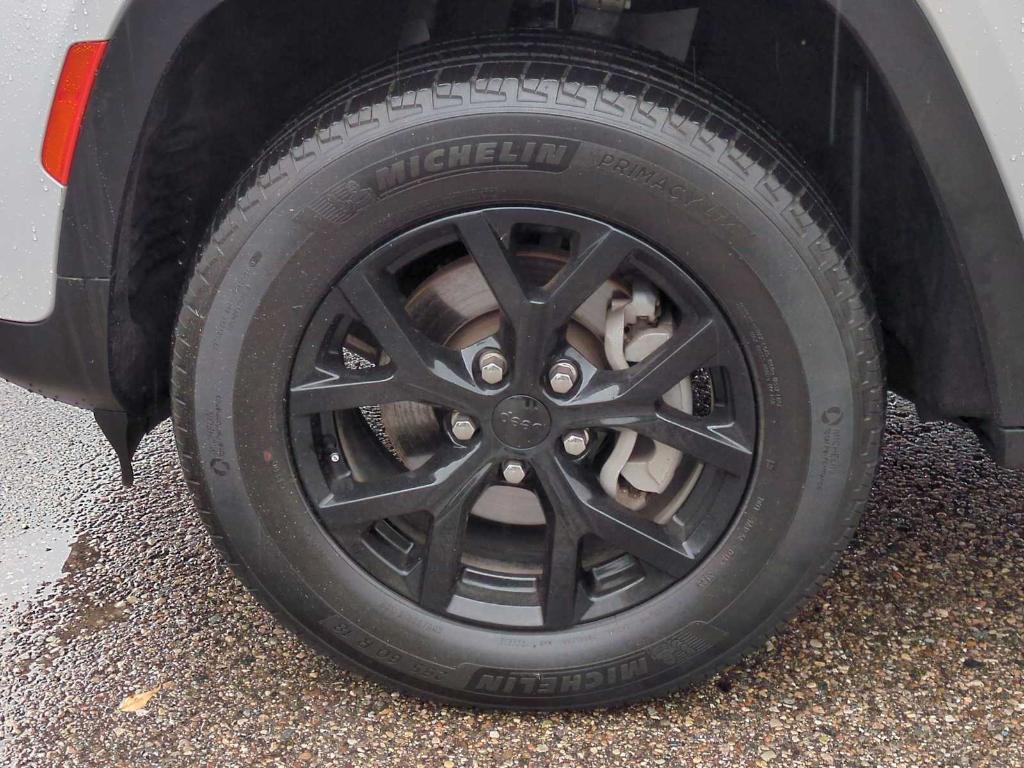 used 2024 Jeep Grand Cherokee car, priced at $27,990