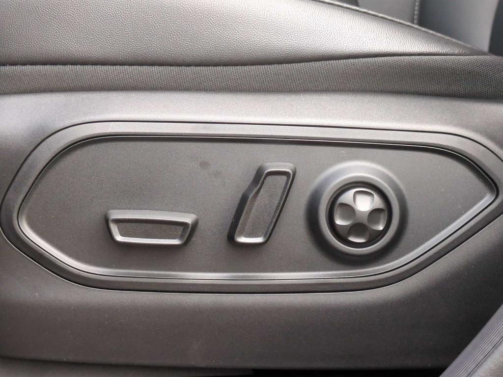 new 2025 Jeep Grand Cherokee car, priced at $40,992