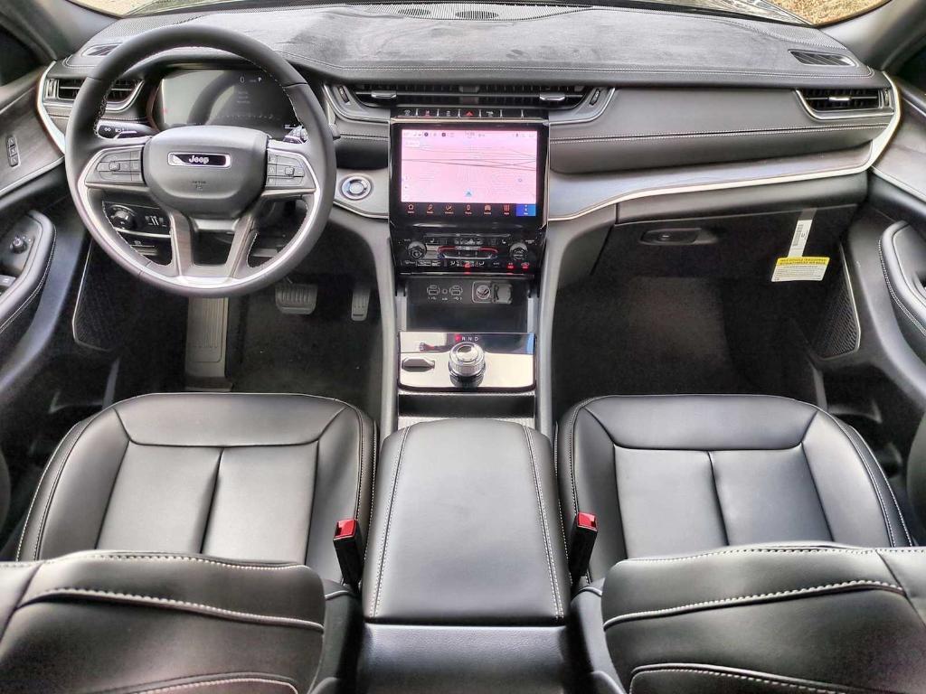 new 2025 Jeep Grand Cherokee car, priced at $40,992