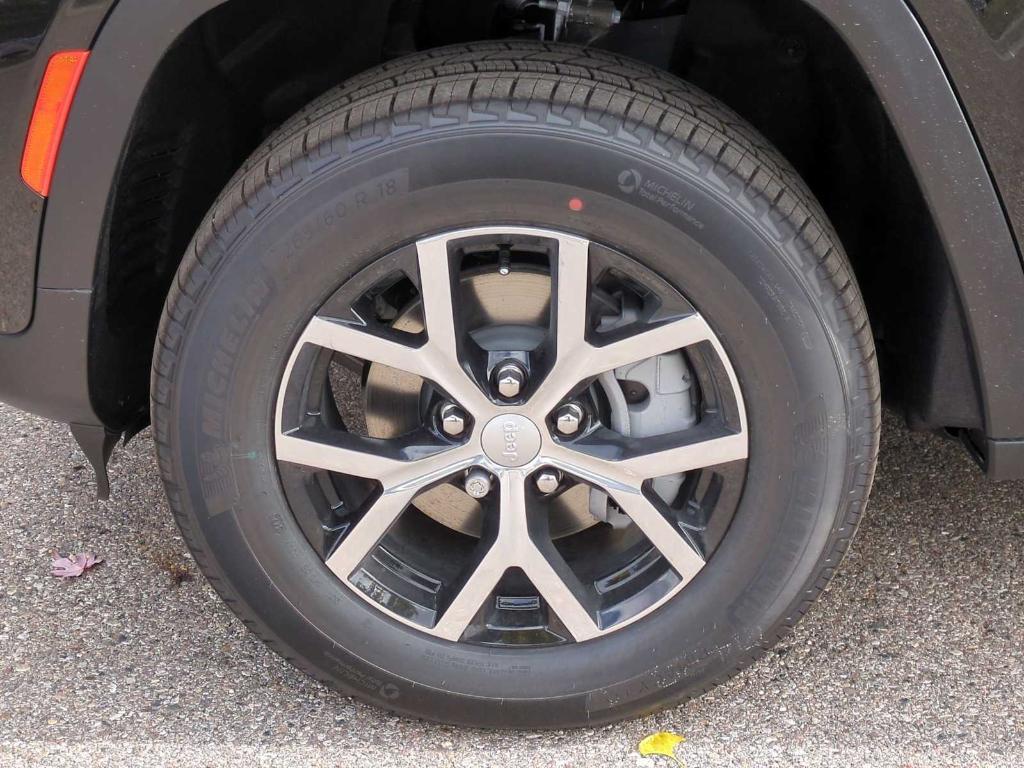 new 2025 Jeep Grand Cherokee car, priced at $40,992