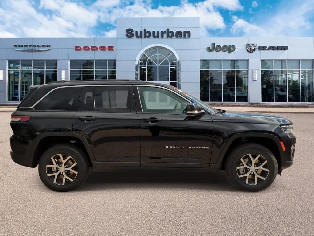 new 2025 Jeep Grand Cherokee car, priced at $40,992