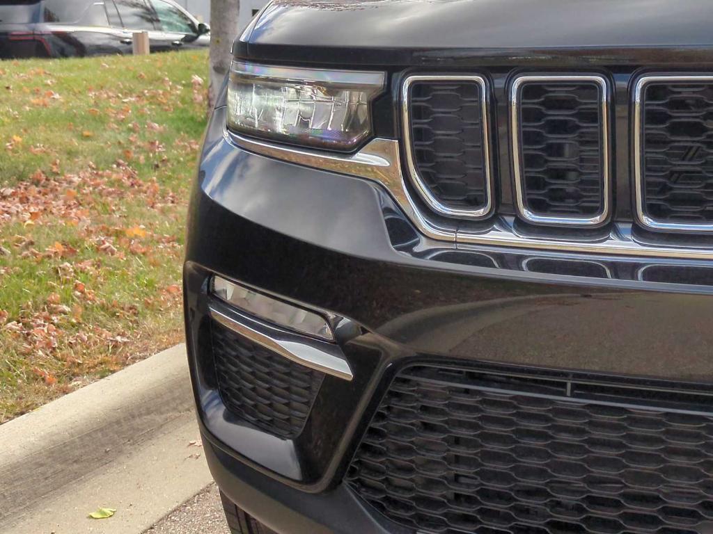 new 2025 Jeep Grand Cherokee car, priced at $40,992