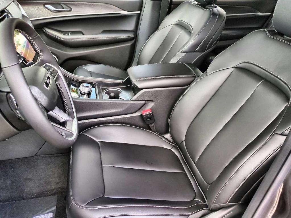 new 2025 Jeep Grand Cherokee L car, priced at $48,051