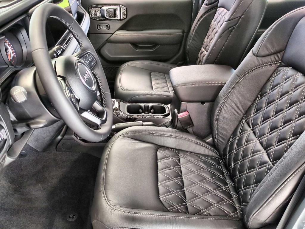 new 2025 Jeep Gladiator car, priced at $69,597