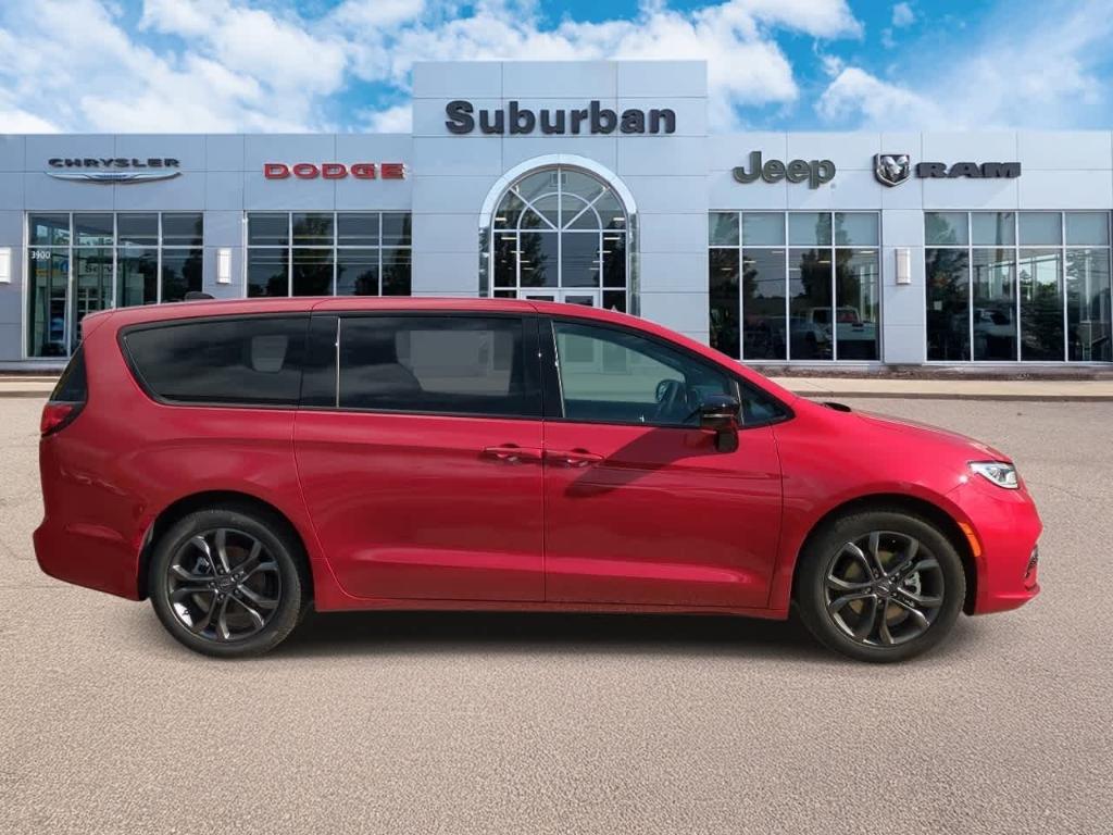 new 2026 Chrysler Pacifica car, priced at $38,084