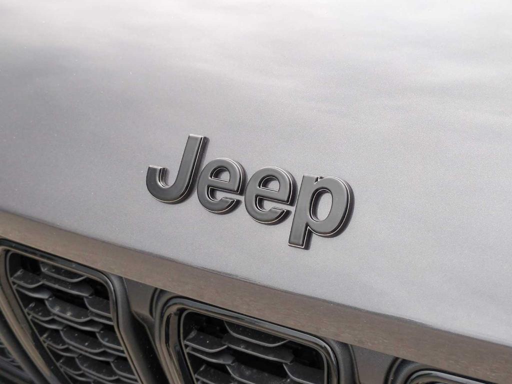 new 2025 Jeep Grand Cherokee car, priced at $40,660