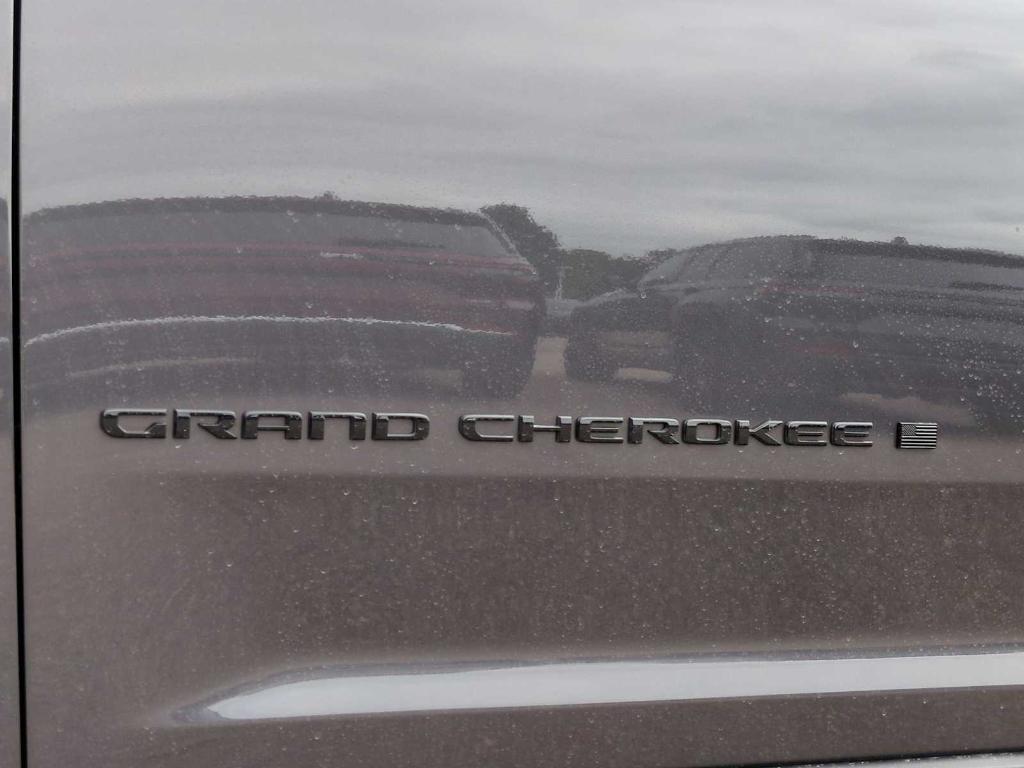new 2025 Jeep Grand Cherokee car, priced at $40,660