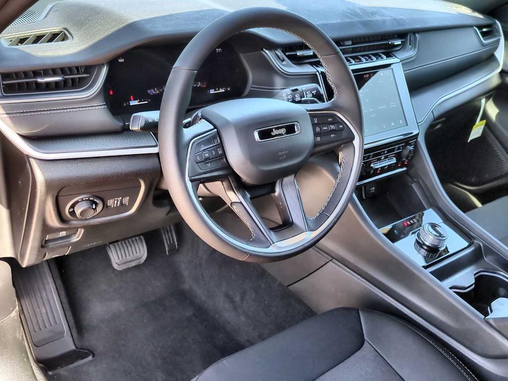 new 2025 Jeep Grand Cherokee car, priced at $38,425