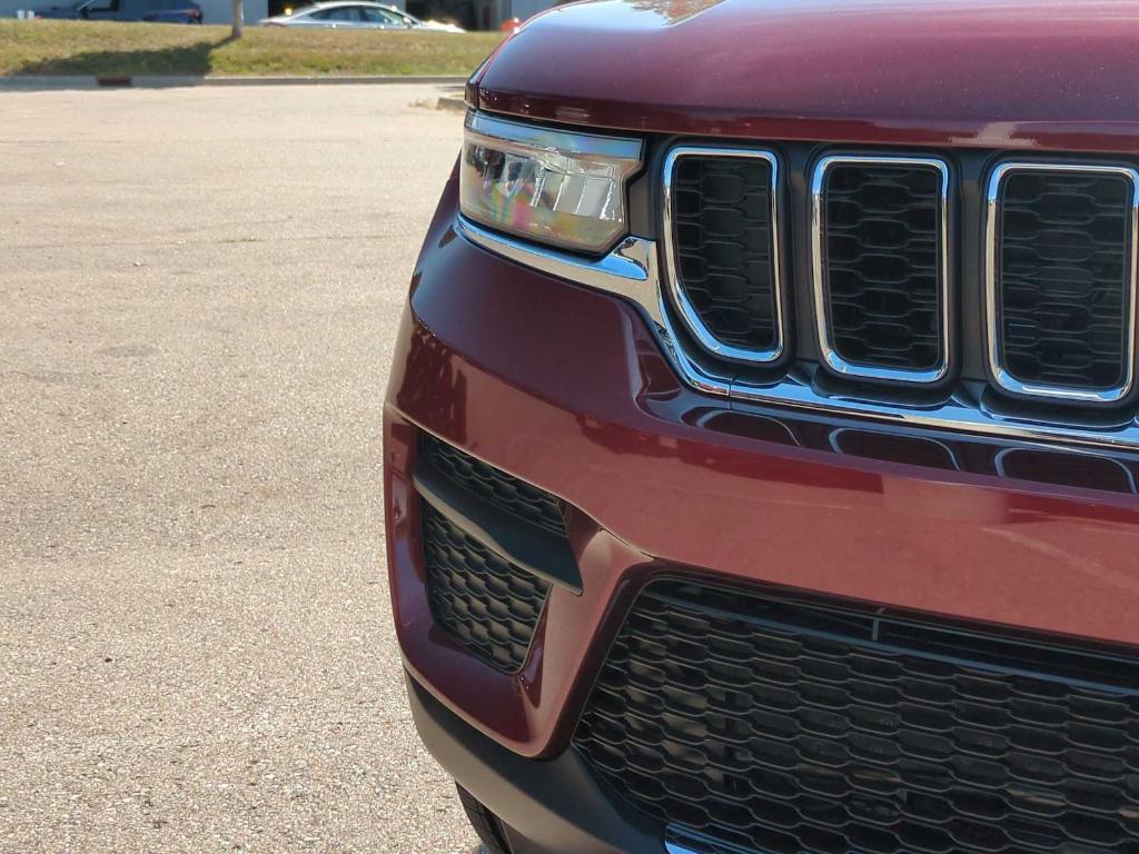 new 2025 Jeep Grand Cherokee car, priced at $38,425
