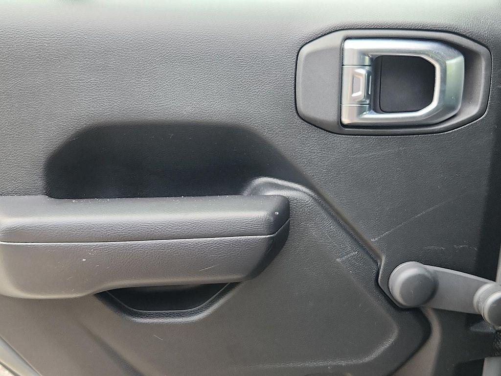 used 2021 Jeep Gladiator car, priced at $27,298