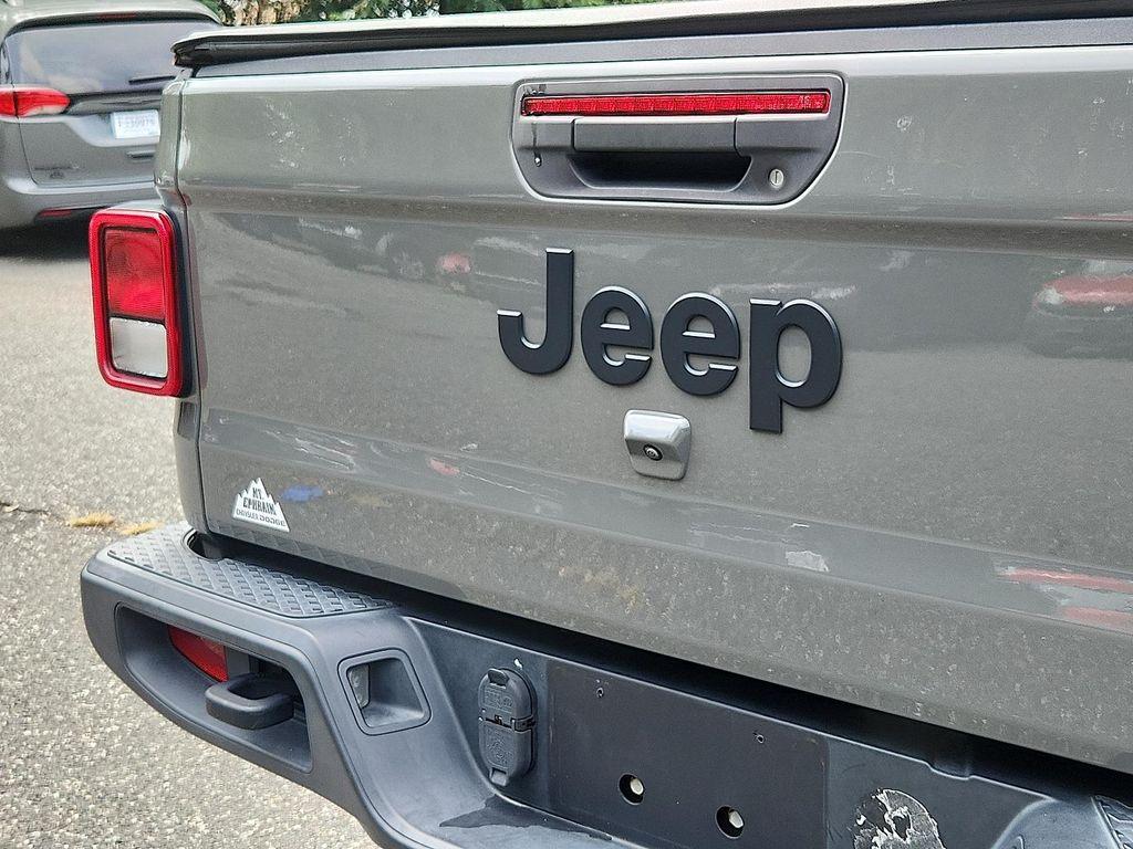 used 2021 Jeep Gladiator car, priced at $27,298