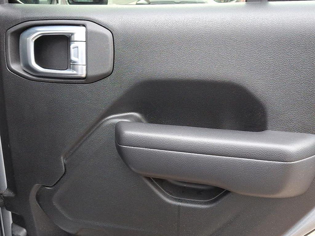 used 2021 Jeep Gladiator car, priced at $32,583