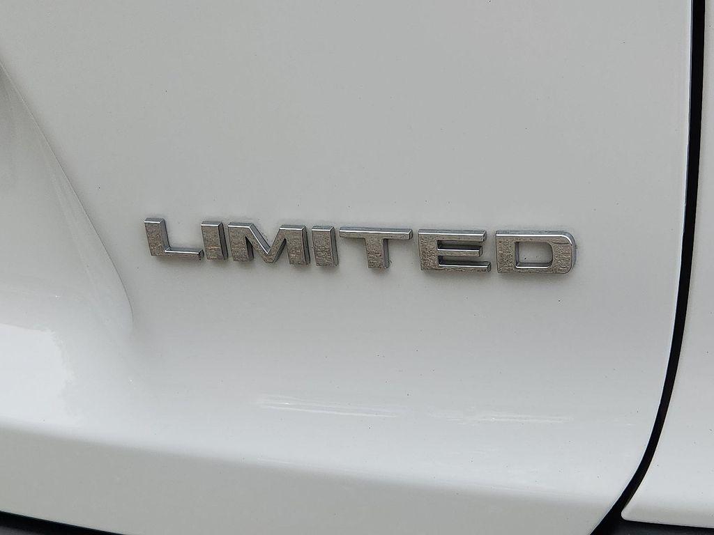used 2022 Jeep Cherokee car, priced at $28,598