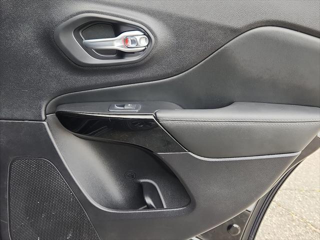 used 2023 Jeep Cherokee car, priced at $24,194