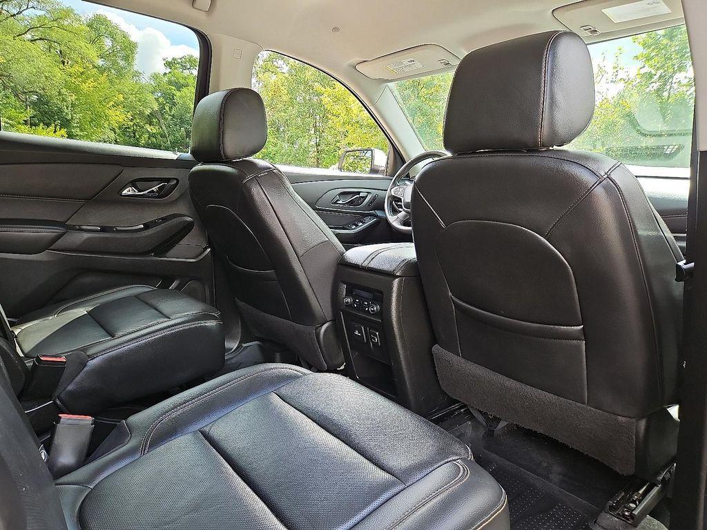 used 2021 Chevrolet Traverse car, priced at $28,598