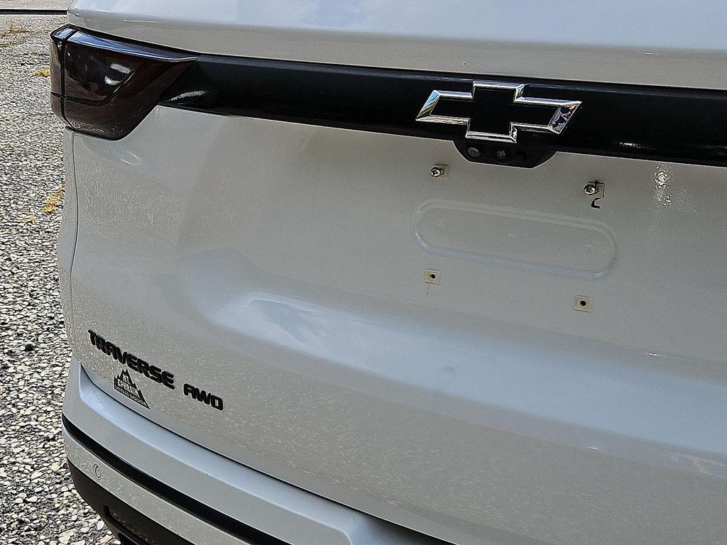 used 2021 Chevrolet Traverse car, priced at $28,598